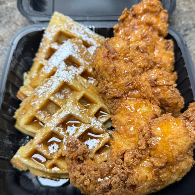 Chicken & Waffles ( 3pcs Tenders).