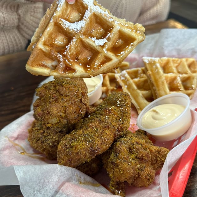 Chicken & Waffles ( 5pcs Wings).