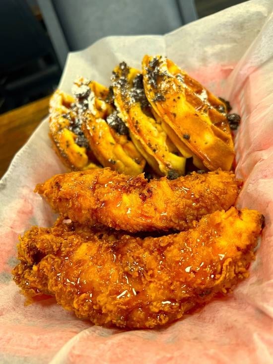 Chicken & Waffles (3pcs Tenders).