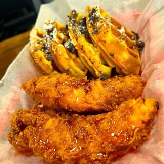 Chicken & Waffles ( 3pcs Tenders)