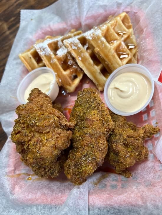 Chicken & Waffles (5pcs Wings).